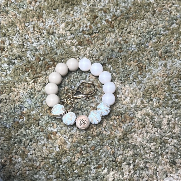 Wildflower & Leaf Taupe & Cream Keychain Bracelet Wristlet Silicone Beaded - Picture 5 of 6